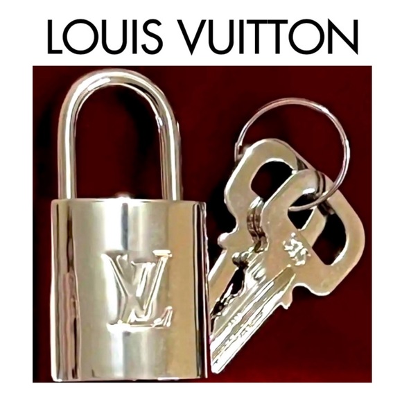 Louis Vuitton Silver Lock and Key ~ RARE! 🔓🔑 Necklace Charm or Adorn Handbag - Picture 16 of 16